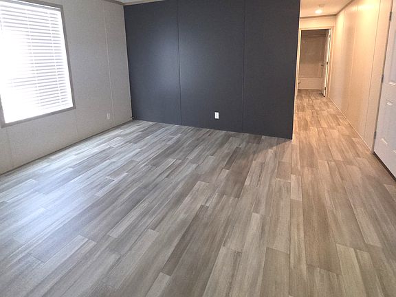 2nd image of 43497 Meadowlark Cir