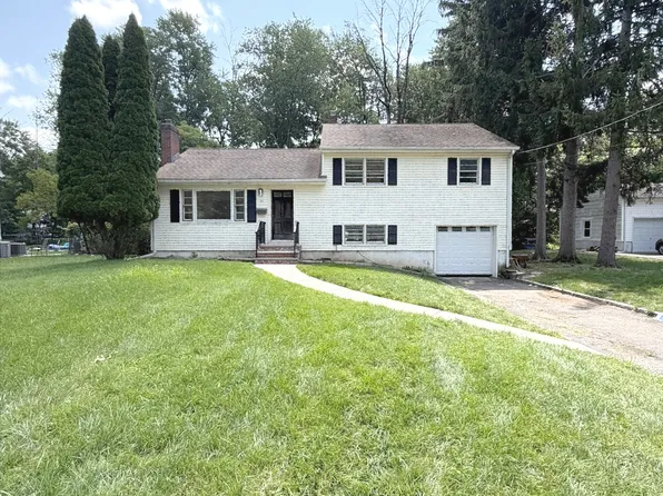 22 Springbrook Rd, Livingston, NJ 07039