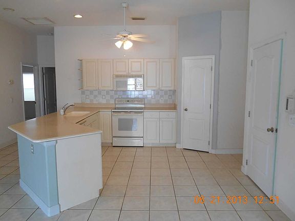 4th image of 680 Sunset Lakes Dr