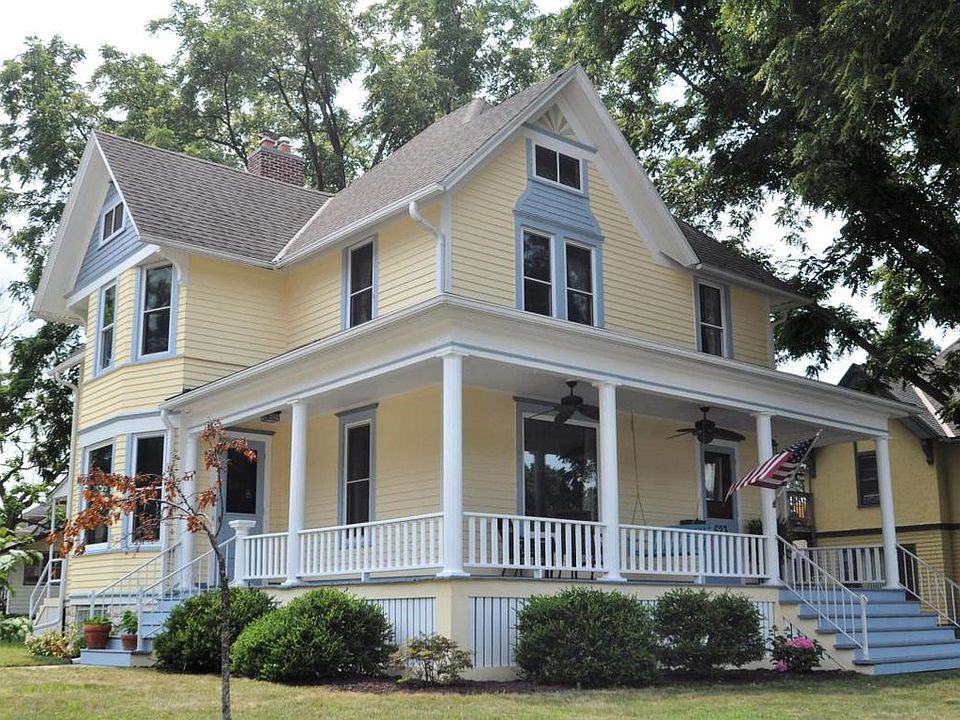 1st image of 623 Arcadian Ave