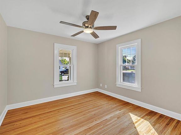 4th image of 2706 Allen St