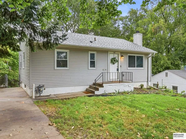 6318 Manderson St, Omaha, NE 68104