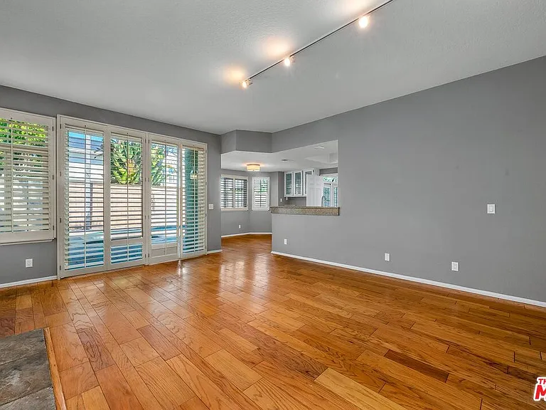 7513 W 83rd St — Photo 18