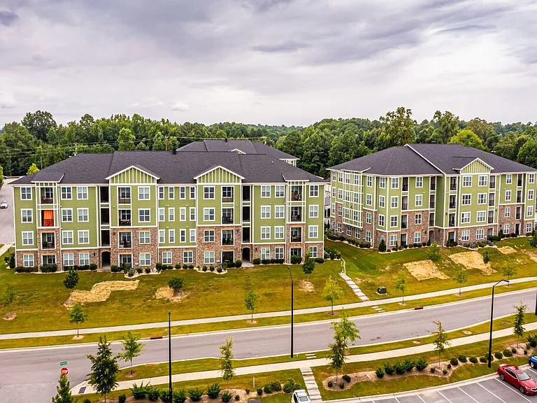 Foxwood Apartments — Photo 196