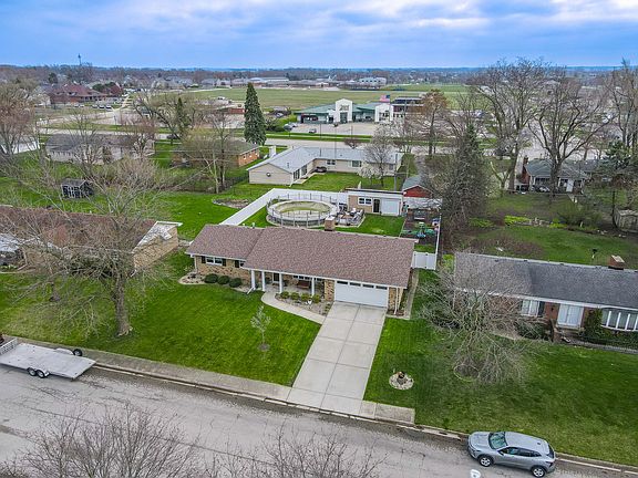 3rd image of 664 Marquette Dr