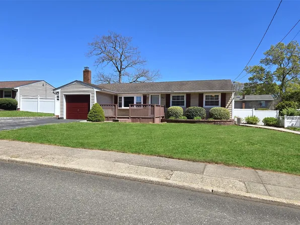 53 Blue Point Road, Selden, NY 11784