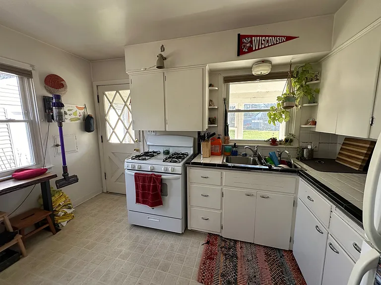 708 Barton Dr — Photo 11