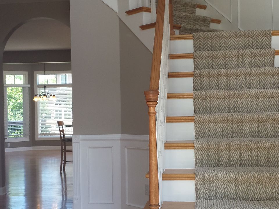 Entryway stairs to 2nd floor