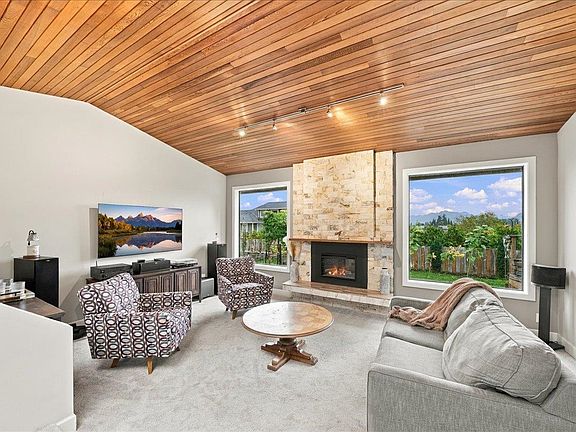 2nd image of 12461 Meadow Brook Pl