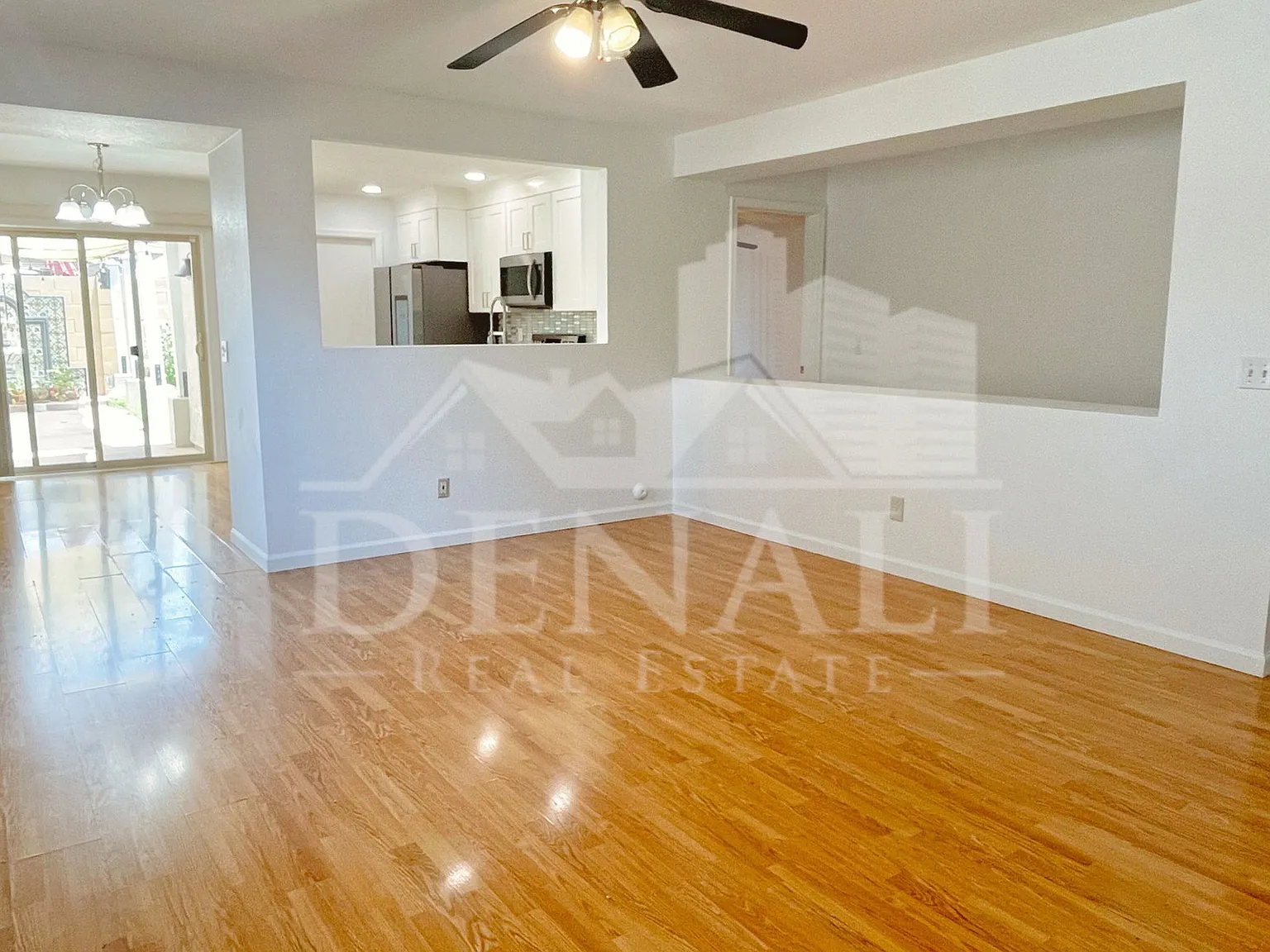3 bed, 2.0 bath, 1373 sqft, $2,095 — Photo 2