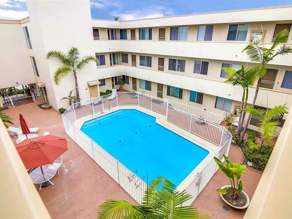 pool, patio furniture with umbrellas, BBQ in community room