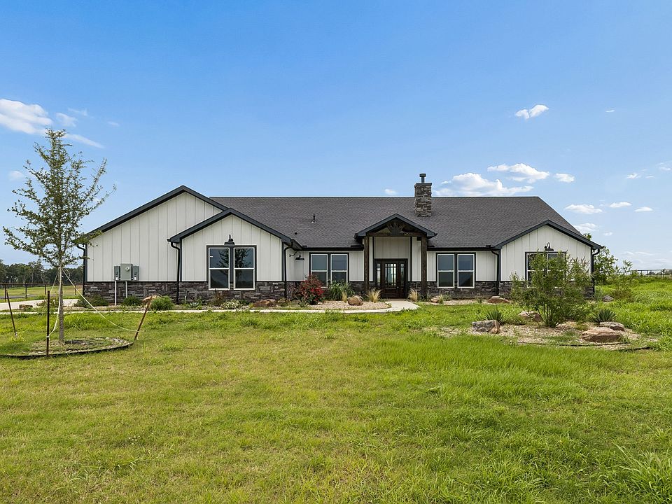 1st image of 835 Club Lake Rd