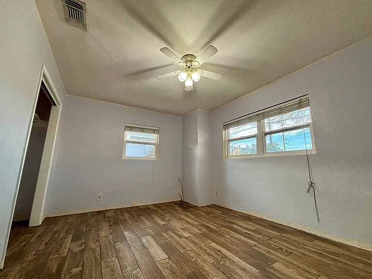 415 E Romana St — Photo 10