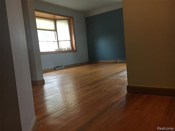 4th image of 2039 N Vermont Ave