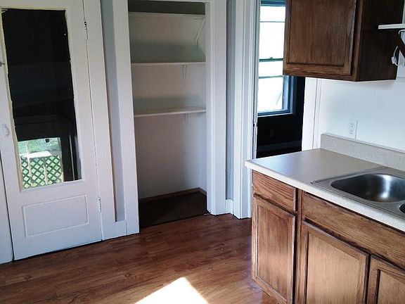 5th image of 138 E Hoehn St