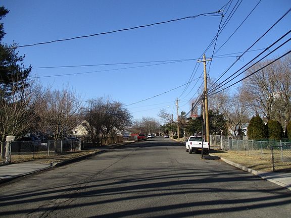 5th image of 205 Clark St
