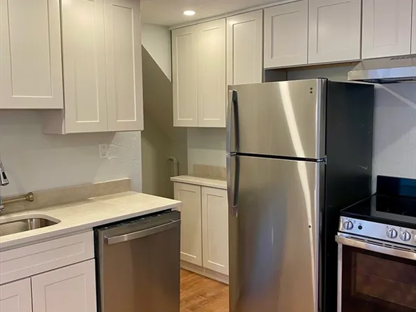 975 Chestnut St APT 2, Newton Upper Falls, MA 02464