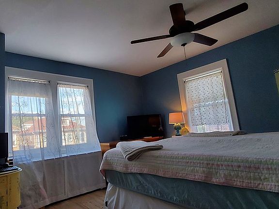 5th image of 139 Hillcrest Pl