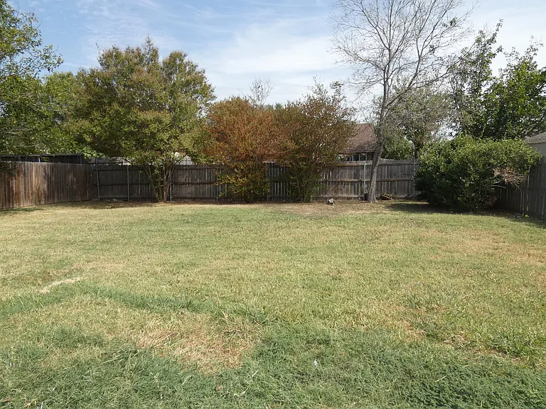 Meadowbrook Dr — Photo 13