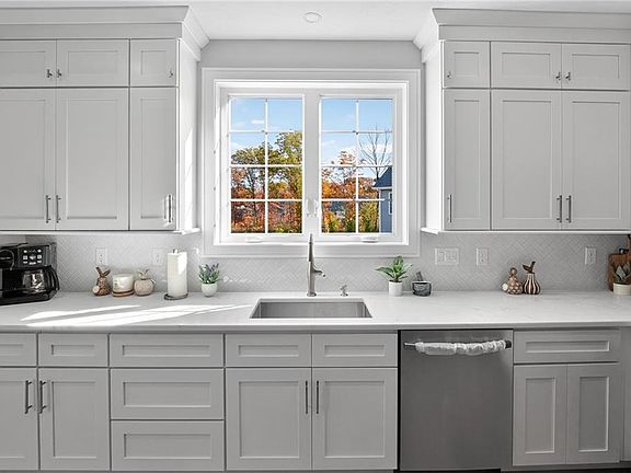 5th image of 125 Julia Way