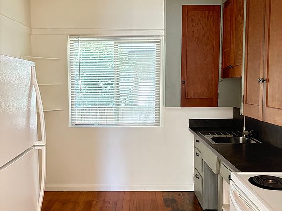 2nd image of 3804 N Haight Ave APT 16