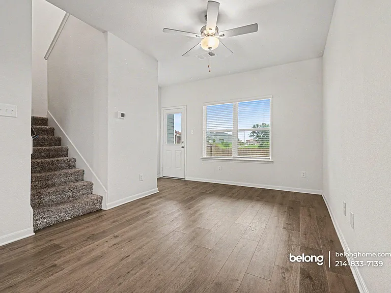 203 Marsh Ln — Photo 6
