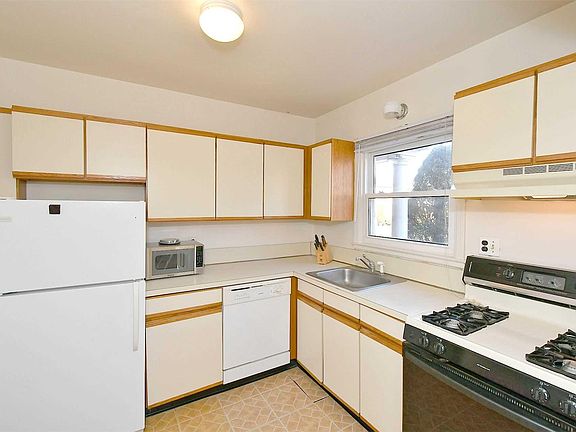 4th image of 20 Gibson Ave APT 1A
