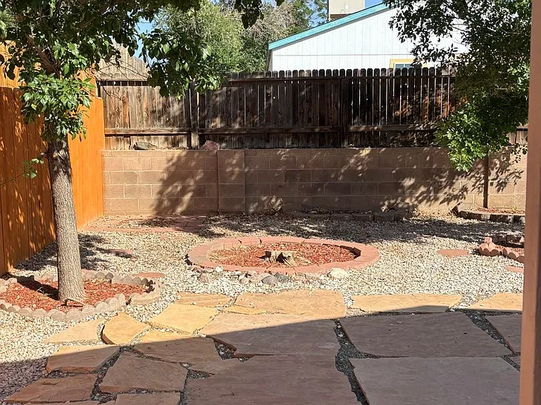 2125 Sierra Ln NE — Photo 33
