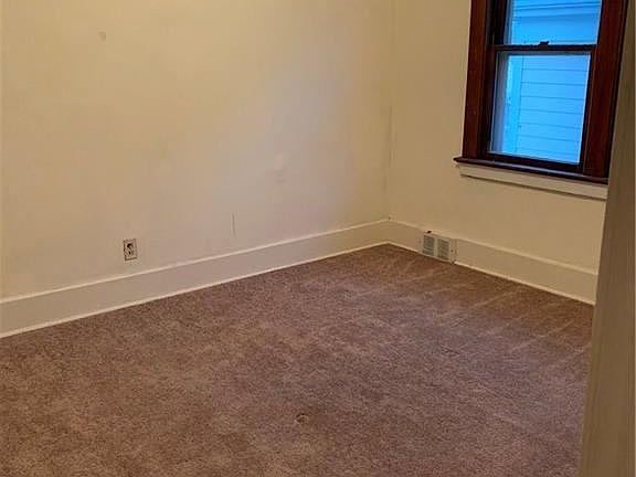 3rd image of 1424 Walnut Ave