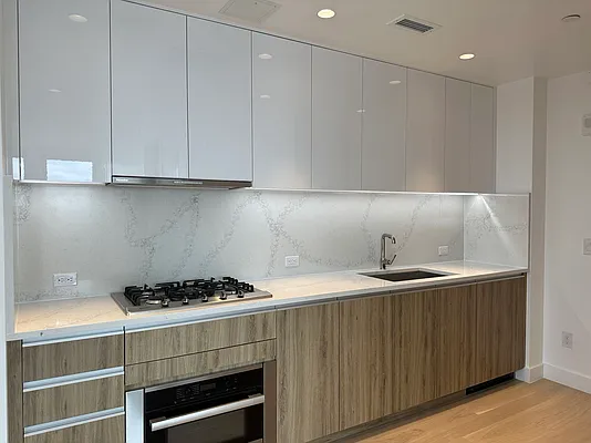 Rented by E Realty International Corp | media 15