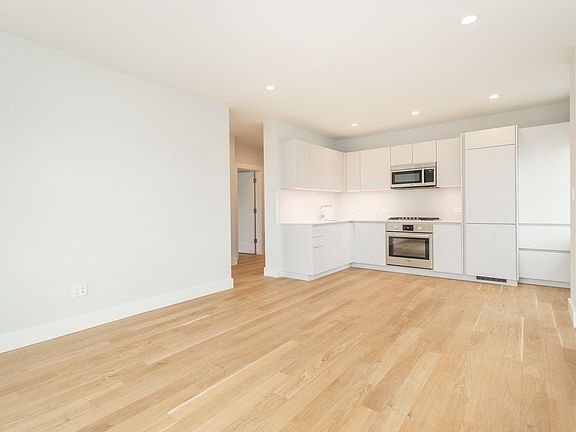 5th image of 120 Highland Ave #2