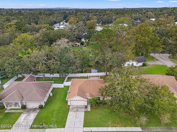 2nd image of 909 Laurelridge Ct