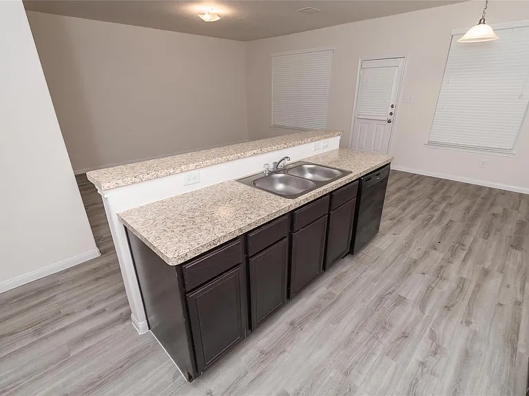 6247 Brenwood Cir — Photo 6