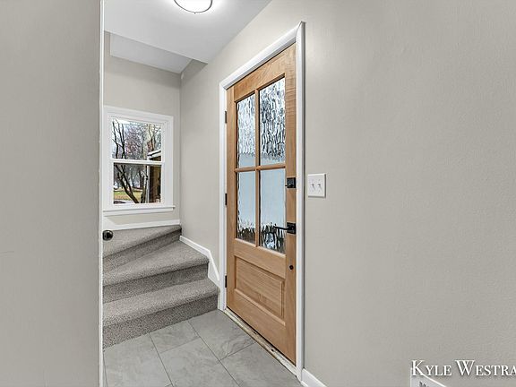 5th image of 1519 Herrick Ave NE