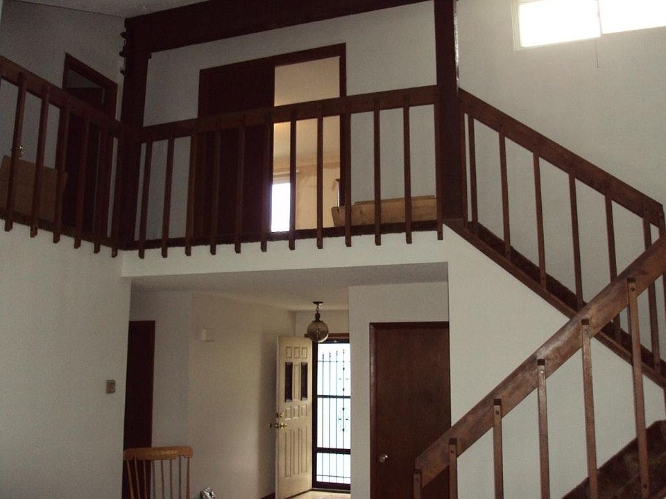 2nd image of 1382 Vivian St