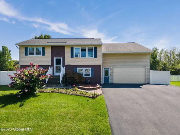 28 Suncrest Drive, Waterford, NY 12188