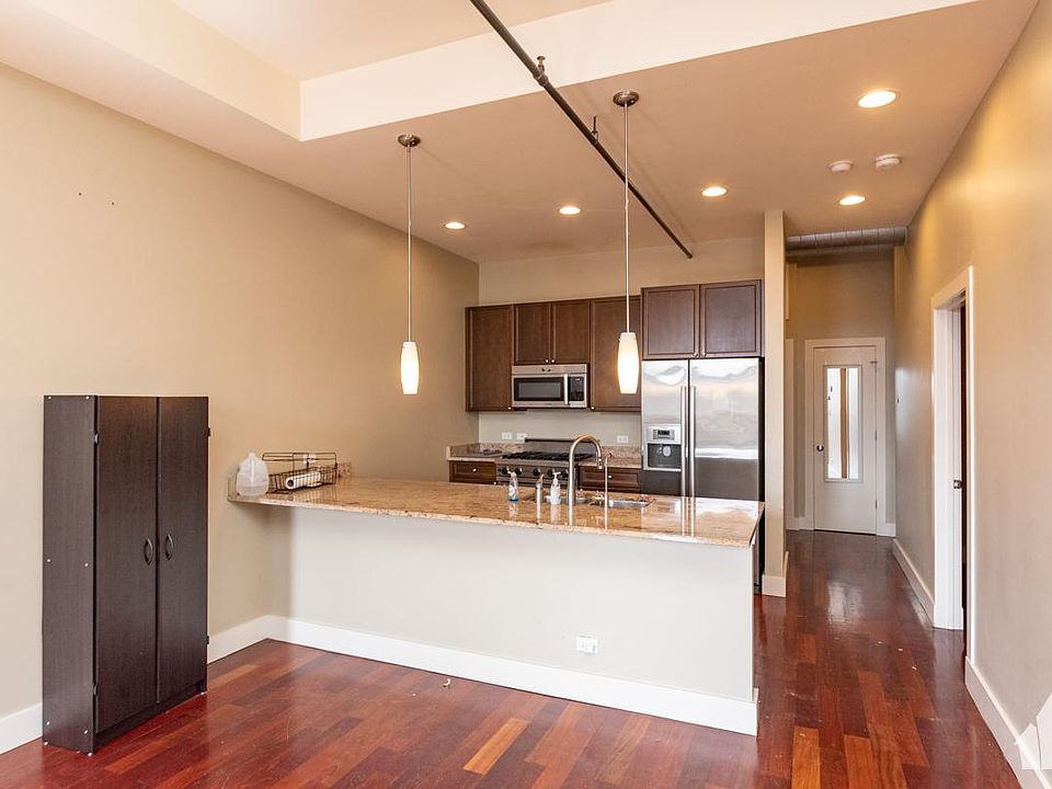 1st image of 3133 N Lakewood Ave APT 3H