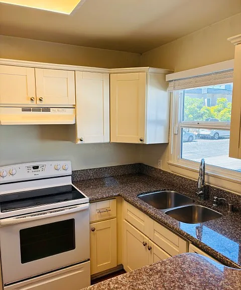 412 S Myers St — Photo 2