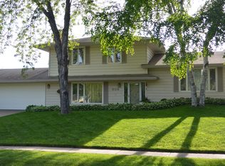 909 Hopewell Ln, Apple Valley, MN 55124