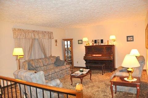 4th image of 2401 NW Globe Dr