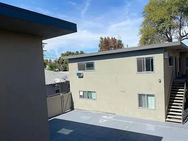 2nd image of 14815 Burbank Blvd APT 7