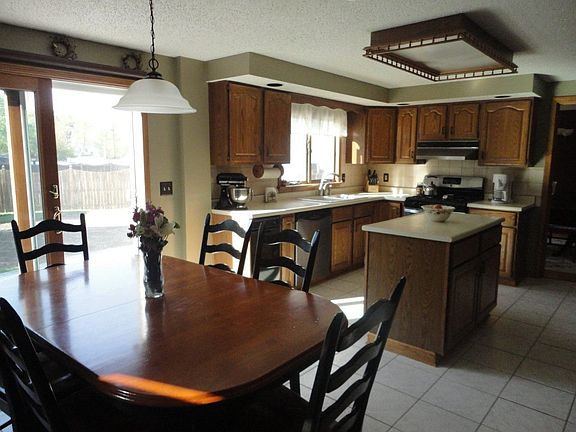 Eat-in Kitchen