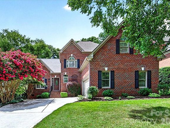 2nd image of 6784 Lynrose Ct