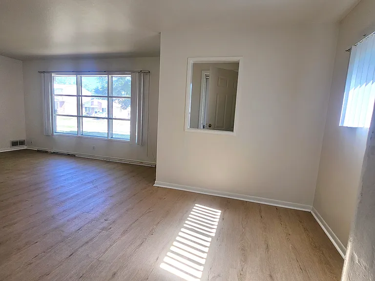 836 E Harwood Ave — Photo 3