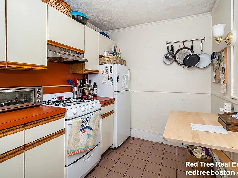 94 W Cedar St #A — Photo 4