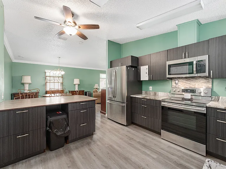 1401 W Schwartz Blvd — Photo 11