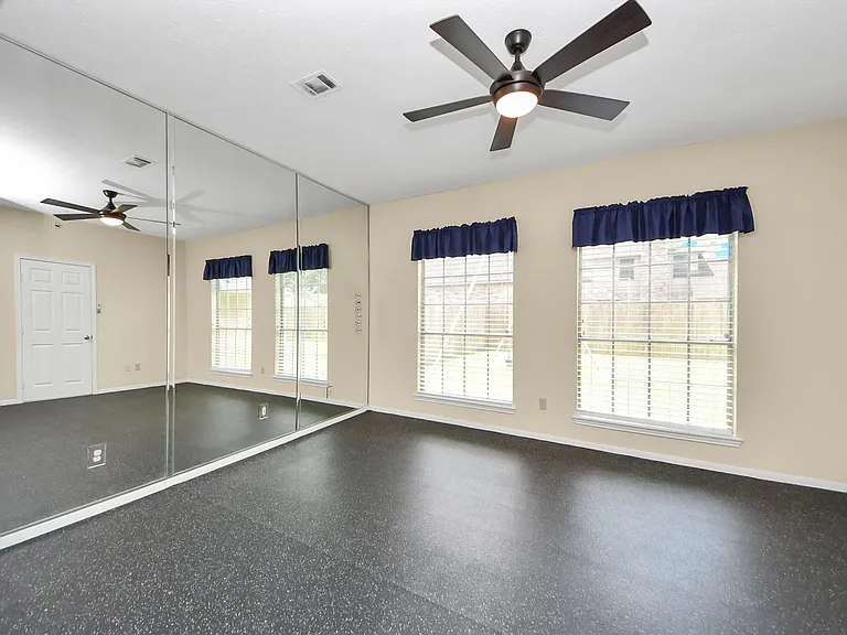 10503 Great Plains Ln — Photo 24