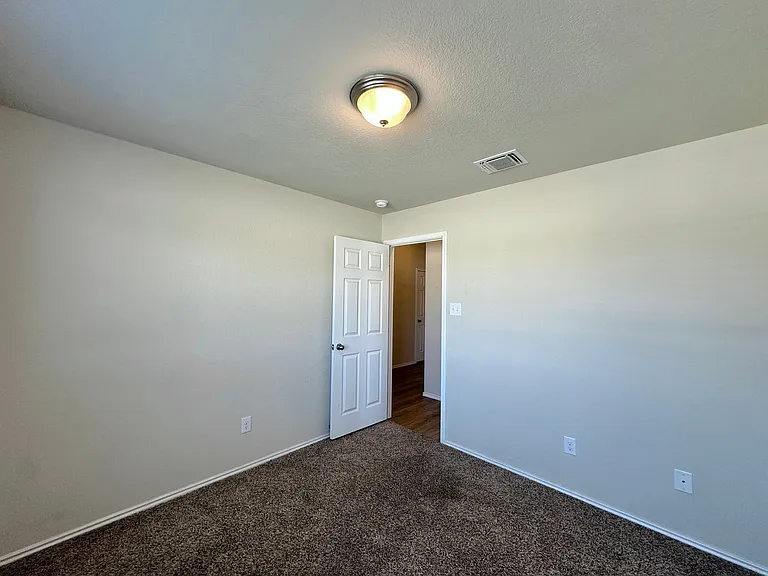 300 Danielle Dr — Photo 28
