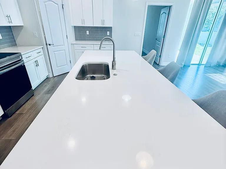 614 Lynbrook St NW — Photo 9