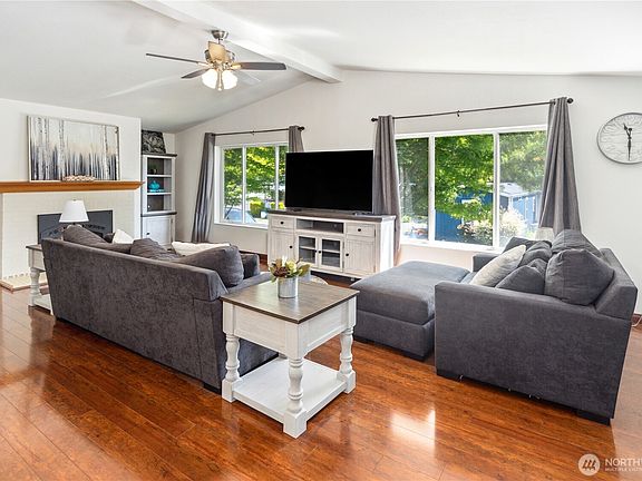 4th image of 986 Mahogany Ln